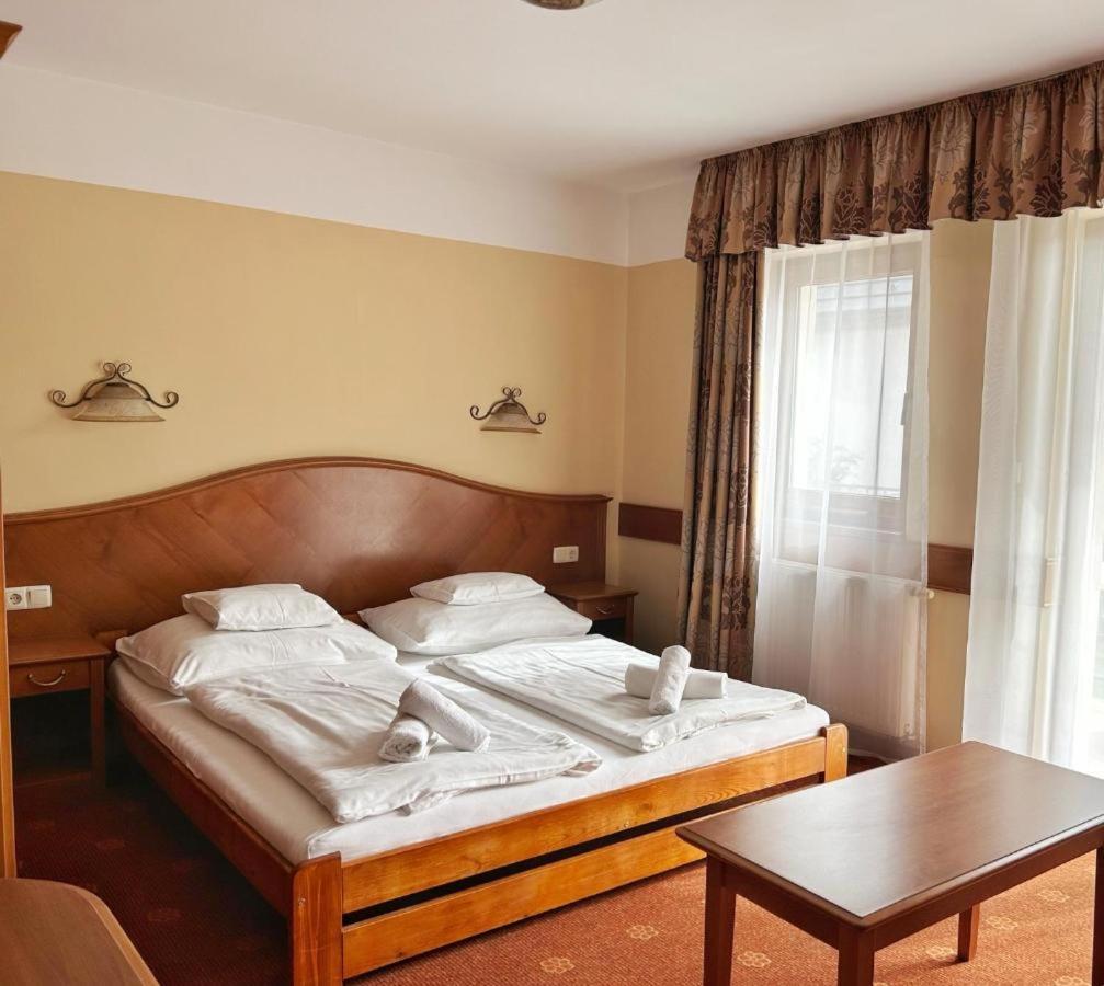 Fonix Wellness *** 1 A Epulet Bed and Breakfast Hévíz Eksteriør billede