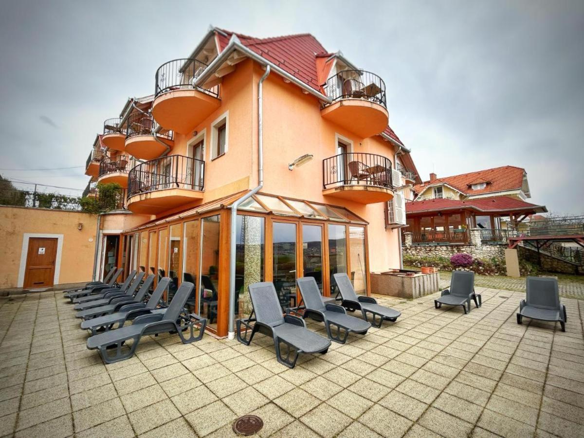 Fonix Wellness *** 1 A Epulet Bed and Breakfast Hévíz Eksteriør billede