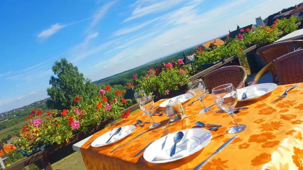 Fonix Wellness *** 1 A Epulet Bed and Breakfast Hévíz Eksteriør billede