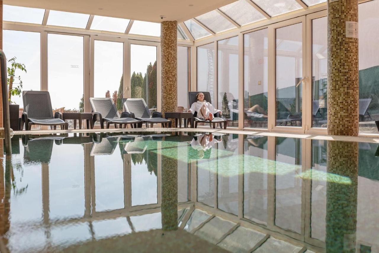 Fonix Wellness *** 1 A Epulet Bed and Breakfast Hévíz Eksteriør billede