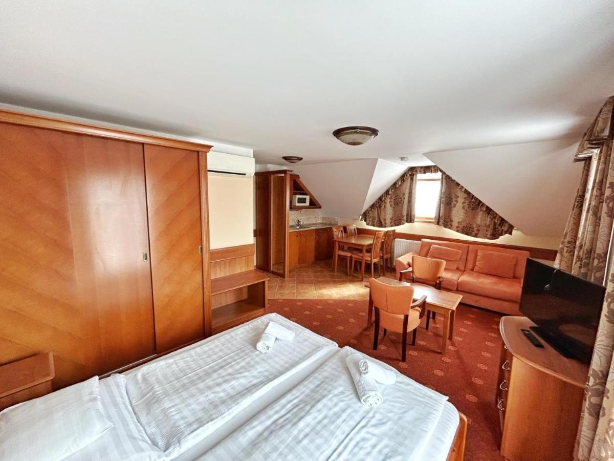 Fonix Wellness *** 1 A Epulet Bed and Breakfast Hévíz Eksteriør billede