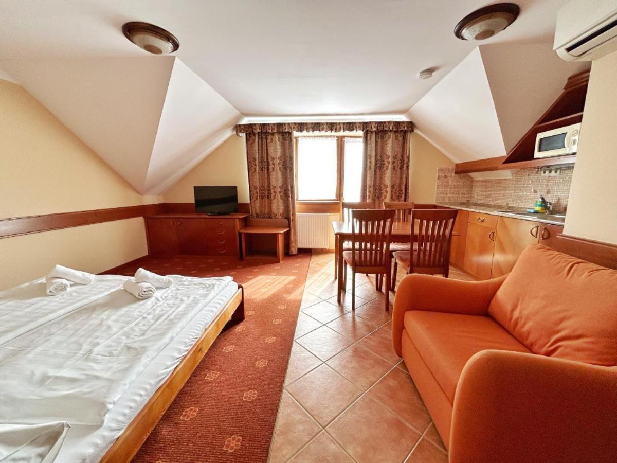 Fonix Wellness *** 1 A Epulet Bed and Breakfast Hévíz Eksteriør billede