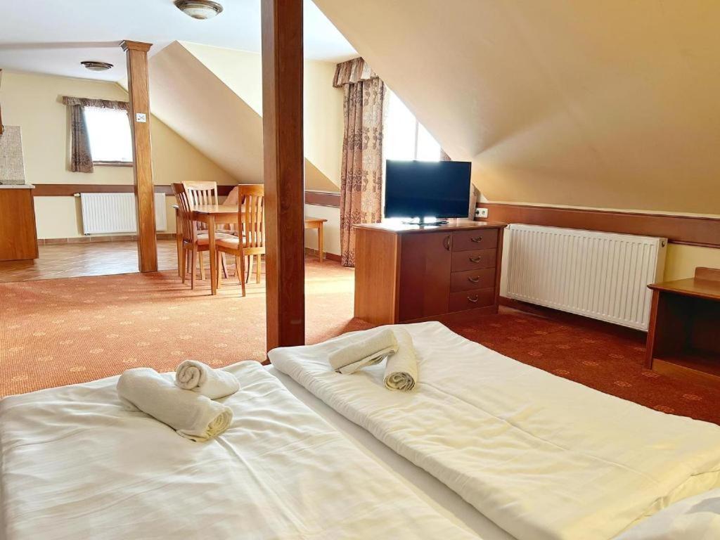 Fonix Wellness *** 1 A Epulet Bed and Breakfast Hévíz Eksteriør billede