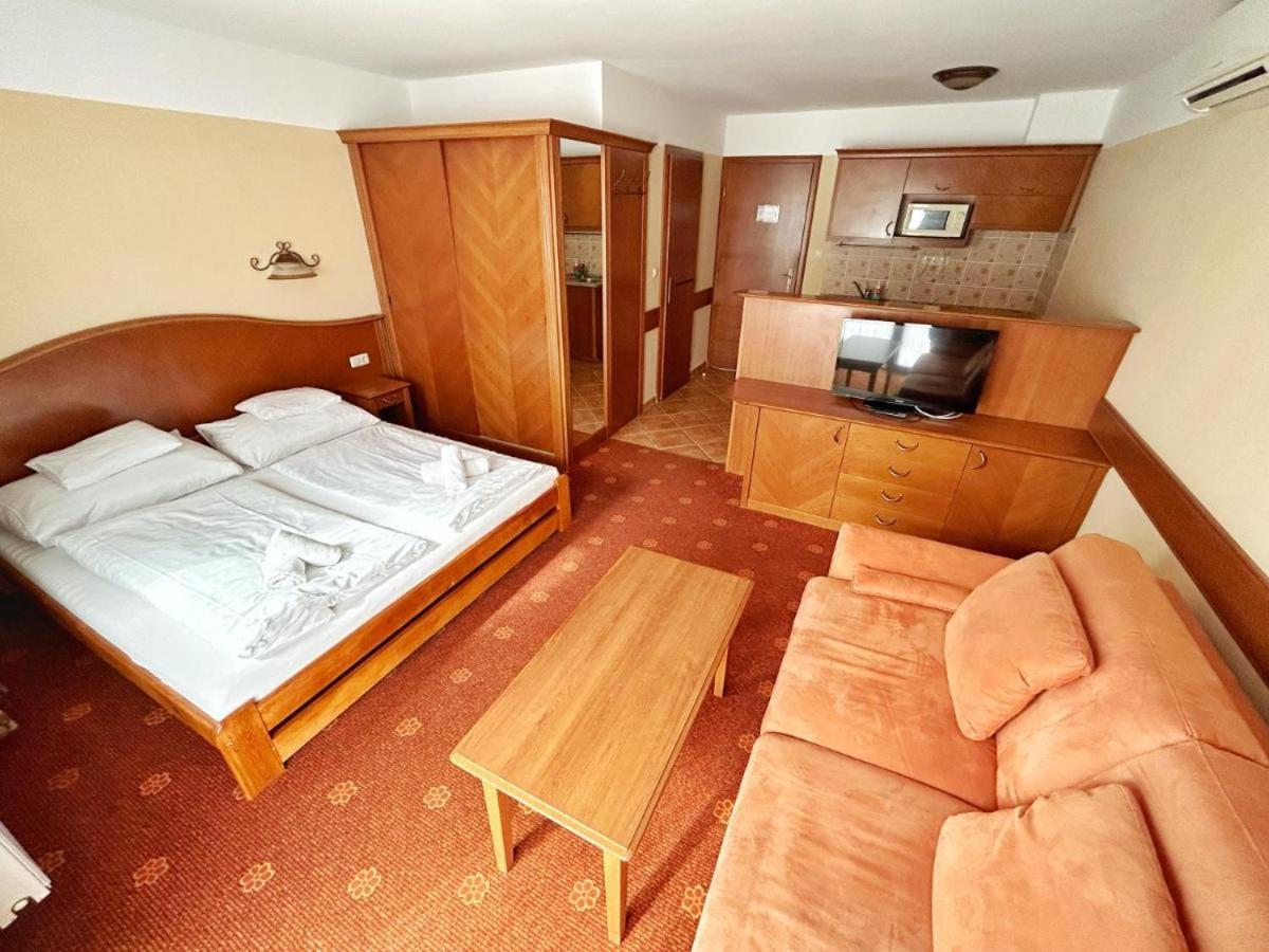 Fonix Wellness *** 1 A Epulet Bed and Breakfast Hévíz Eksteriør billede