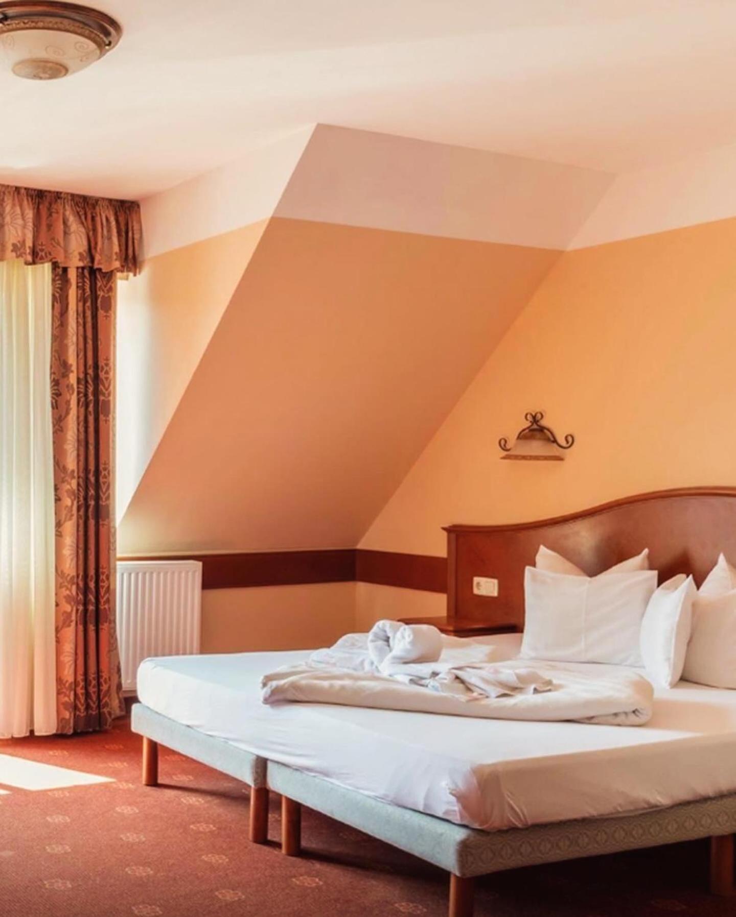 Fonix Wellness *** 1 A Epulet Bed and Breakfast Hévíz Eksteriør billede