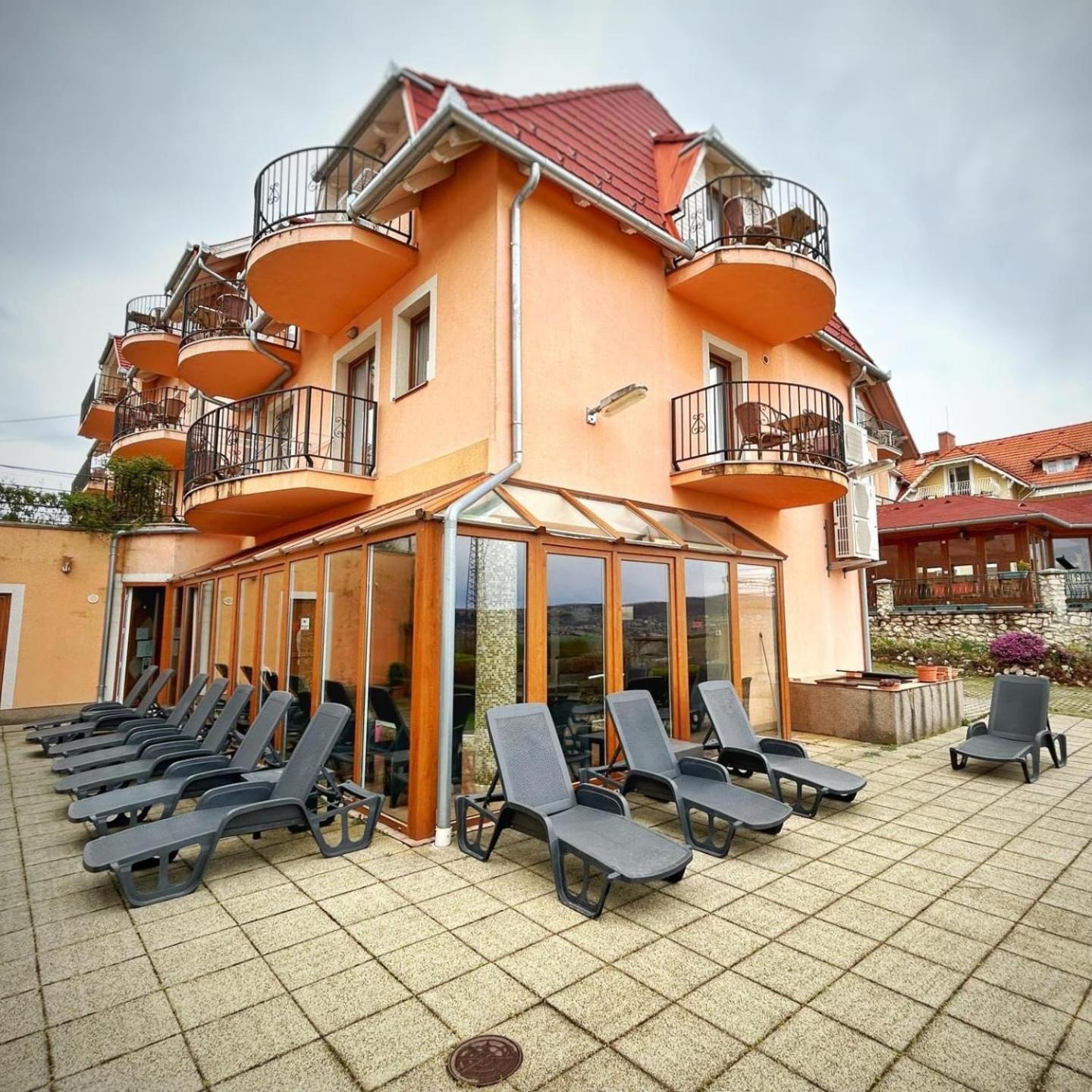 Fonix Wellness *** 1 A Epulet Bed and Breakfast Hévíz Eksteriør billede
