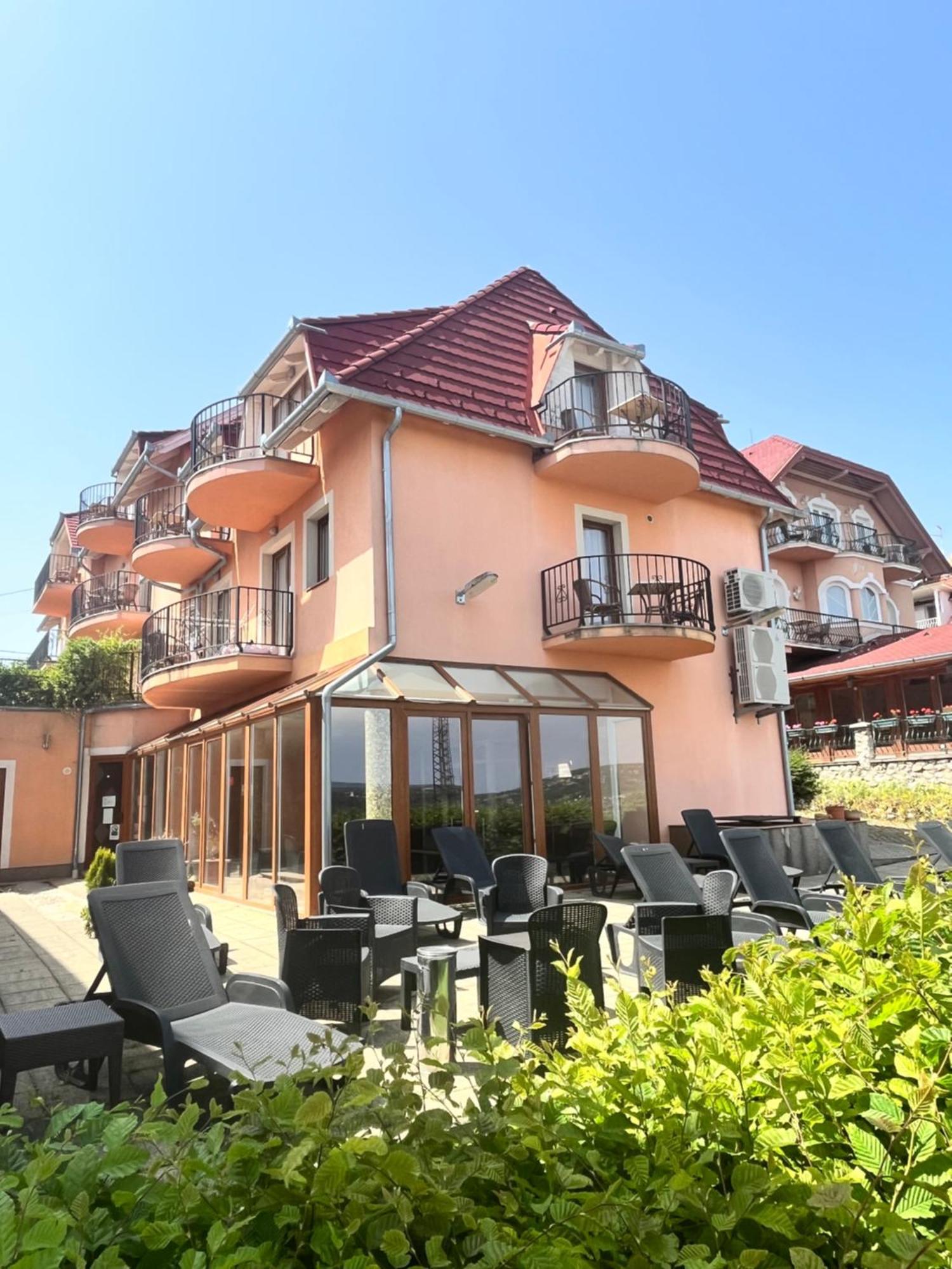 Fonix Wellness *** 1 A Epulet Bed and Breakfast Hévíz Eksteriør billede