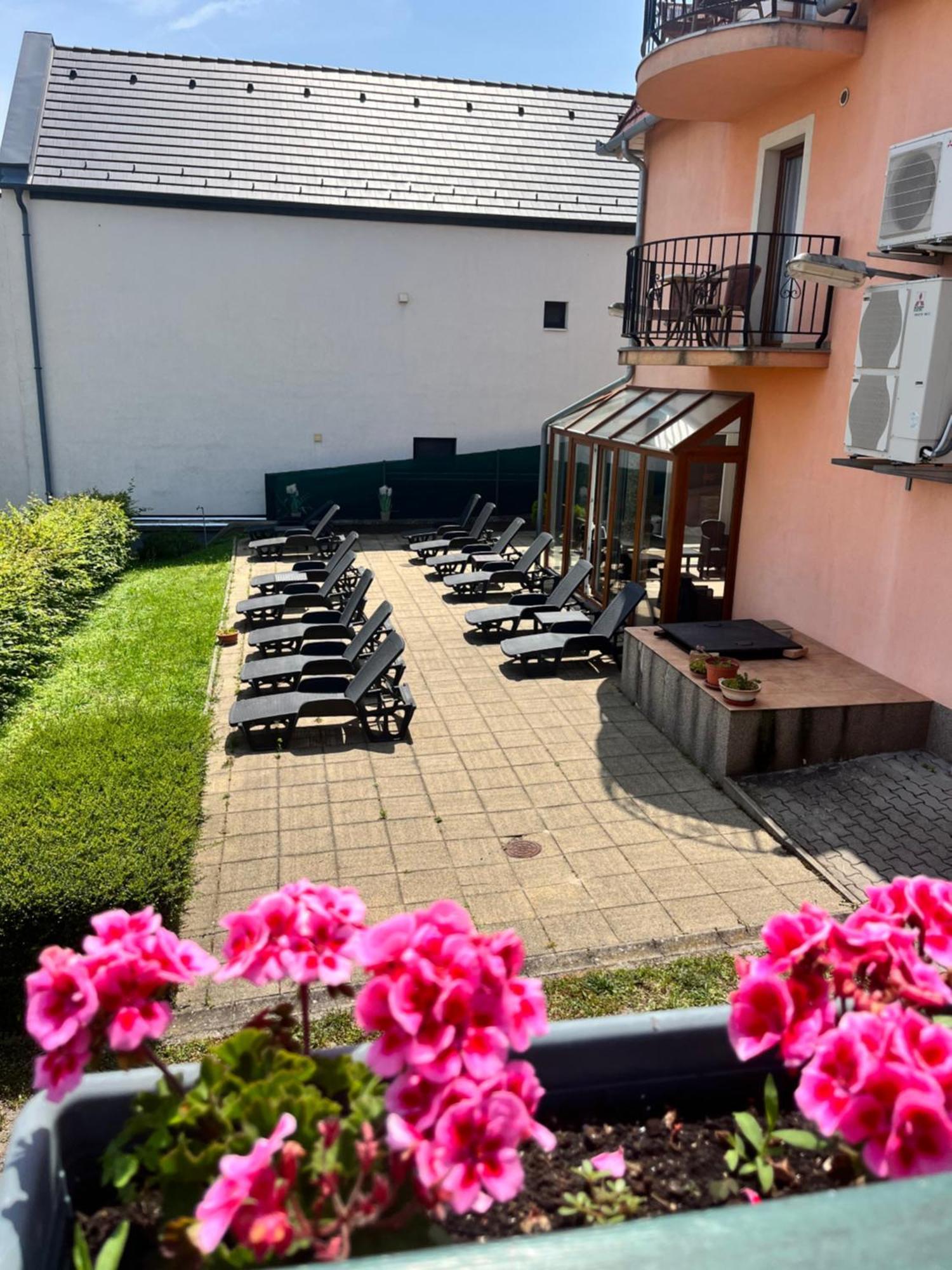 Fonix Wellness *** 1 A Epulet Bed and Breakfast Hévíz Eksteriør billede