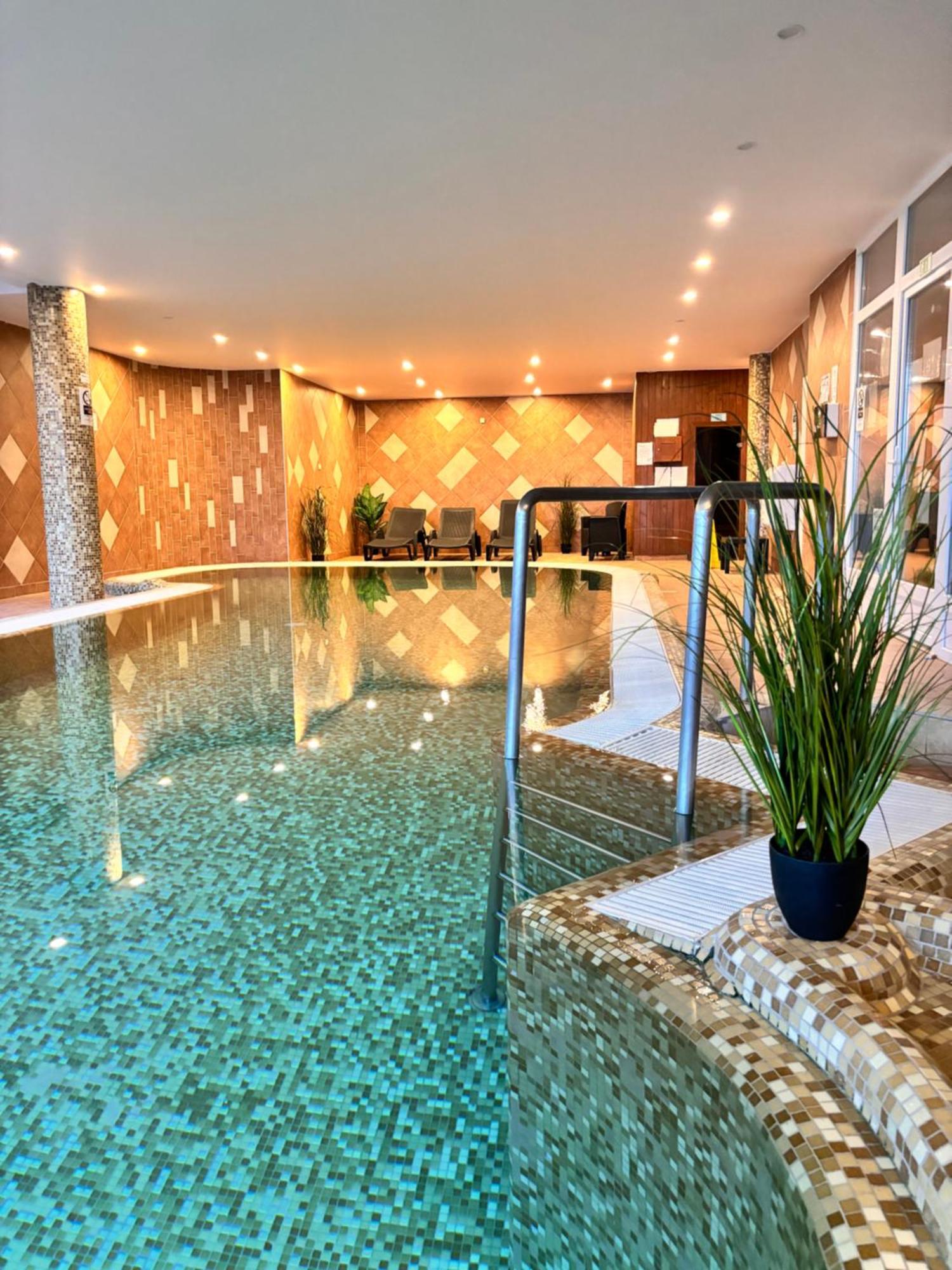 Fonix Wellness *** 1 A Epulet Bed and Breakfast Hévíz Eksteriør billede