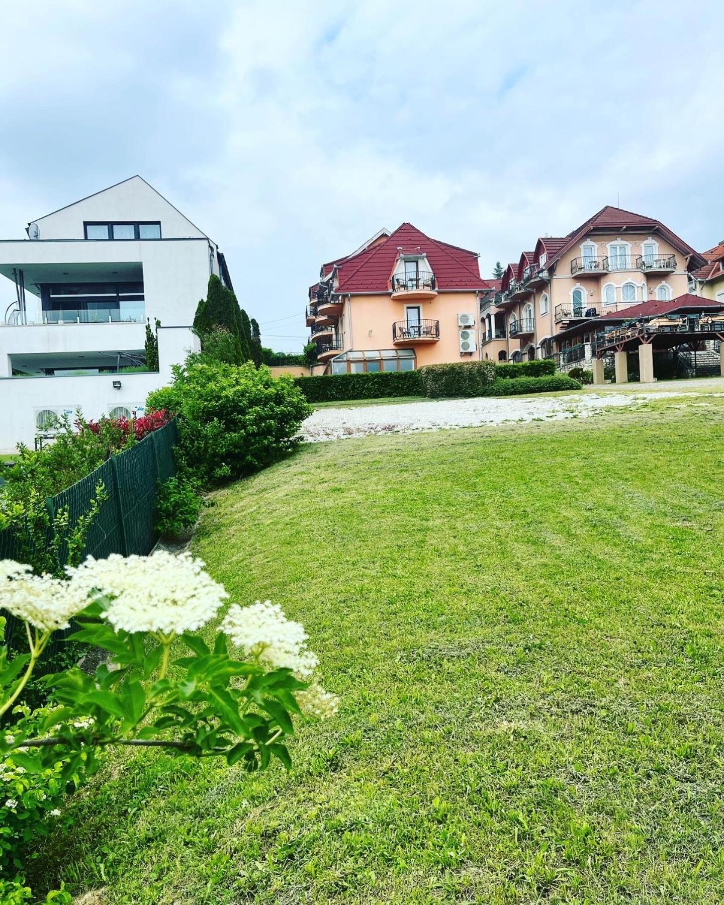 Fonix Wellness *** 1 A Epulet Bed and Breakfast Hévíz Eksteriør billede