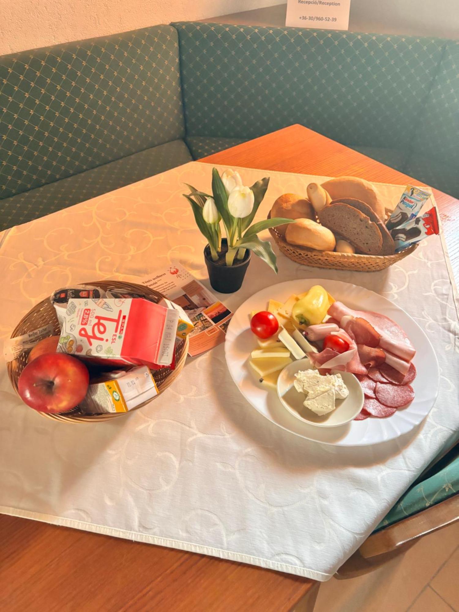 Fonix Wellness *** 1 A Epulet Bed and Breakfast Hévíz Eksteriør billede